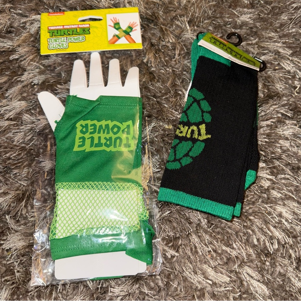 Green and Black teenage Mutant Ninja Turtles TMNT Gloves and socks bundle